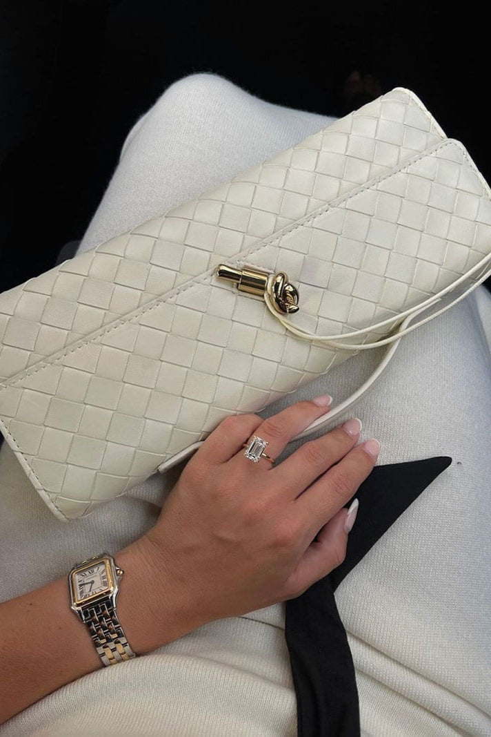 Borsa Clutch Melanie con Dettaglio di Nodo Dorato