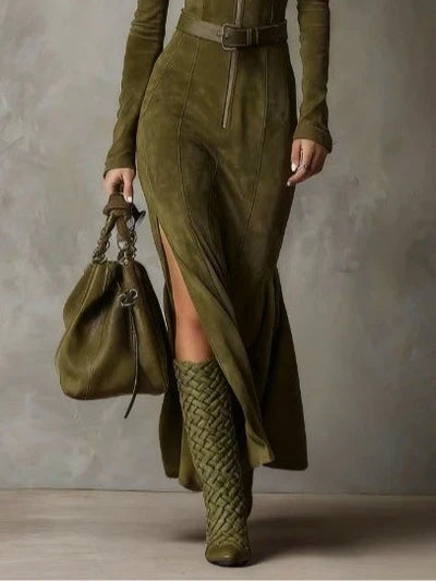 Maria - Elegante Abito Lungo in Suede con Cintura e Spacco