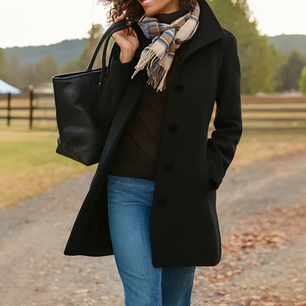 Ема | Класически дамски палто с средна дължина и единично закопчаване